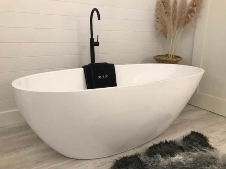 Hampton Rye Hamptons In Rye Green Room 3 Mins to Hot Springs! β Hamptons in Rye